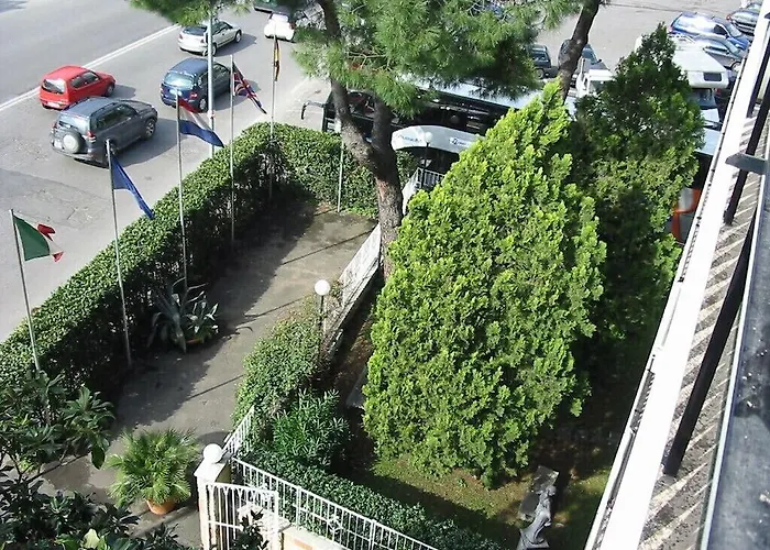 מלון Consul